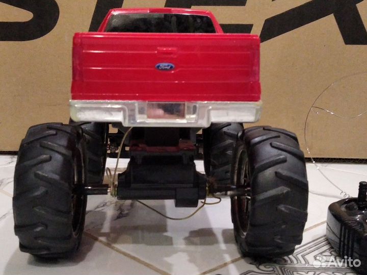 Машина (джип) на пульте управления