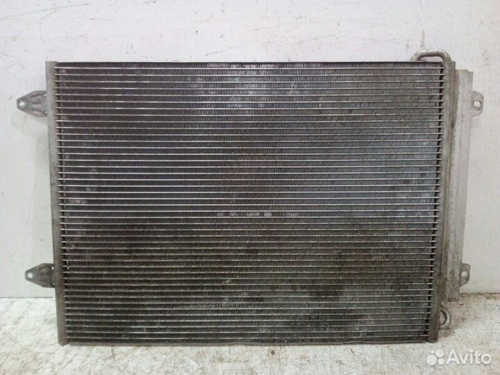 Радиатор кондиционера передний Volkswagen Passat