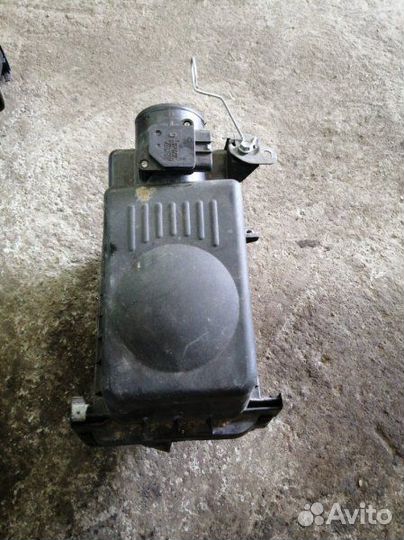 Корпус воздушного фильтра Toyota Corolla E120