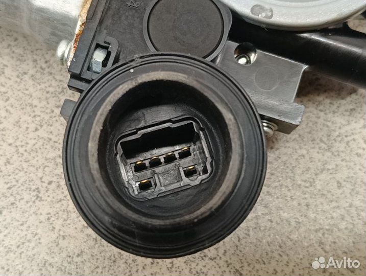 Стеклоподъемник задний правый Toyota Premio ZZT240