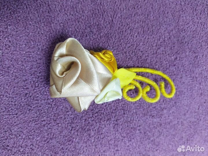 Брошки, бутоньерки