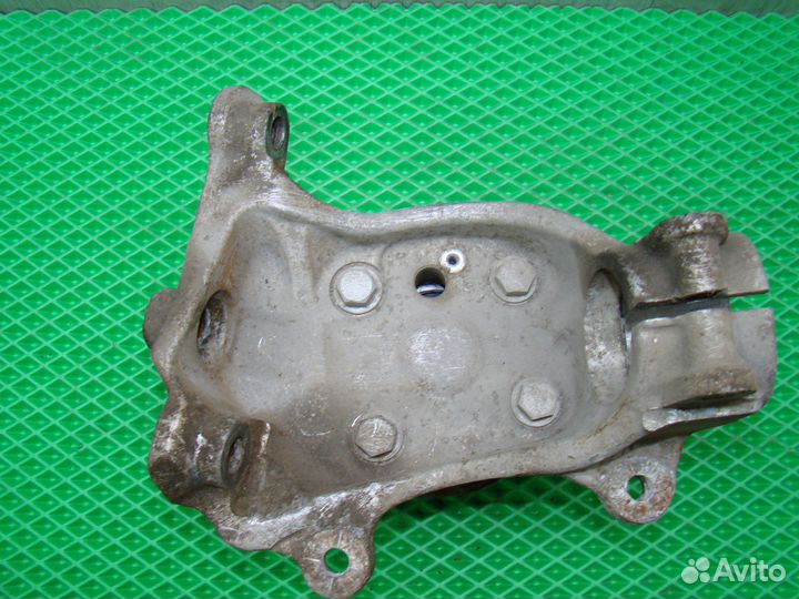 Поворотный кулак передний правый BMW 7 E65 бмв 7