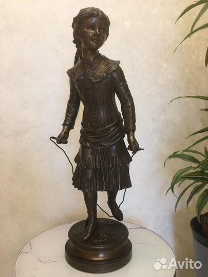 Антикварная бронзовая статуэтка