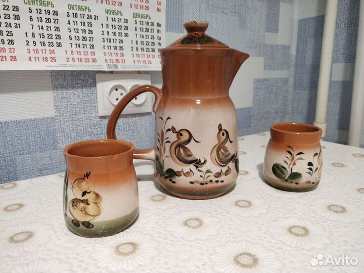 Кувшин и бокалы