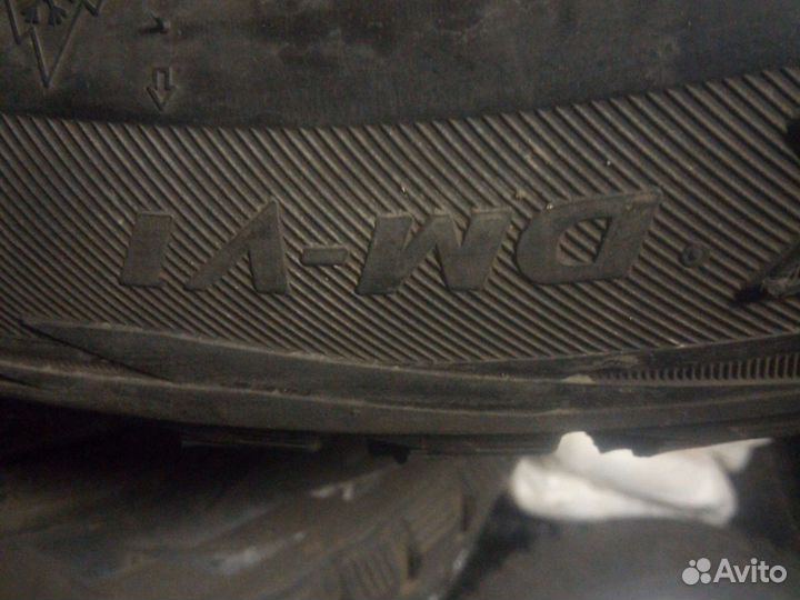 Bridgestone Blizzak DM-V1 235/55 R18