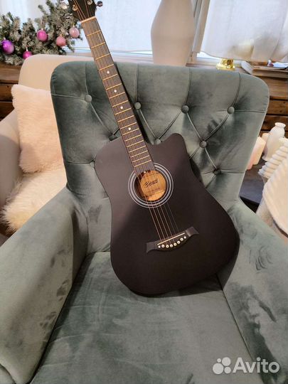 Гитара черная