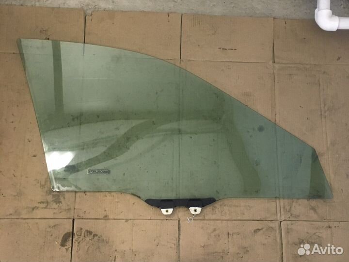 Стекло передней двери Honda Accord 6 (2685)