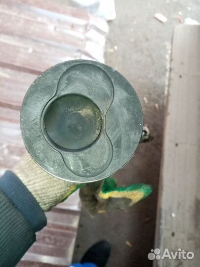 Шатун и поршень с кольцами