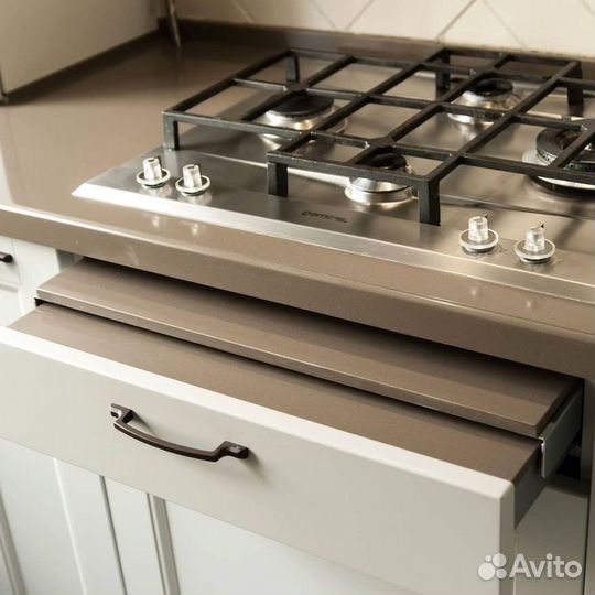 Кухня угловая на заказ.мдф фасады