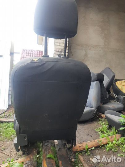 Сиденье переднее левое Renault Kangoo K7mк750 2011