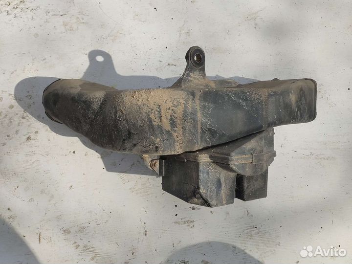 Резонатор воздушного фильтра Митсубиси Галант 7