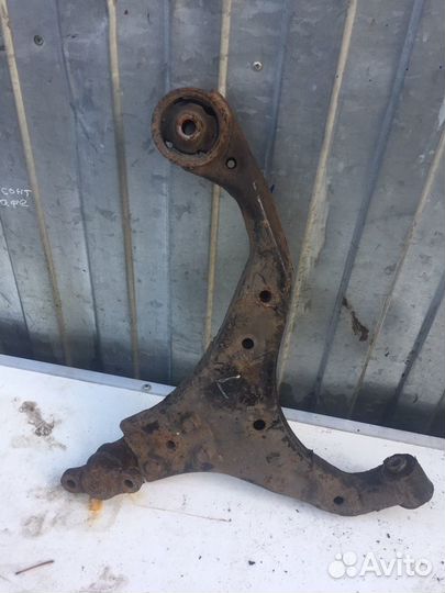 Нижний Рычаг передней левый Hyundai Tucson 1