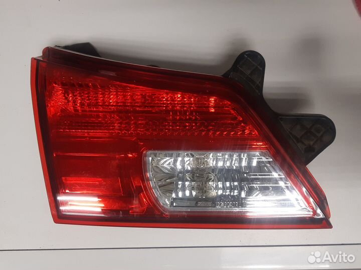 Задний фонарь крышки багажника Subaru Outback