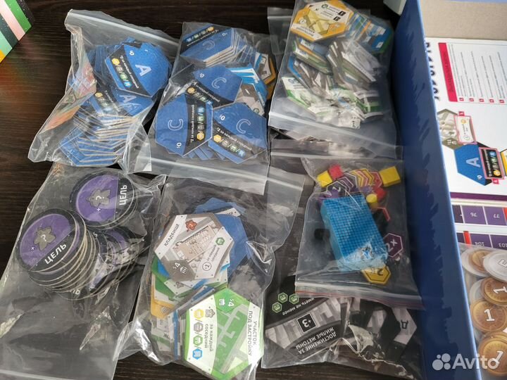 Настольная игра Suburbia