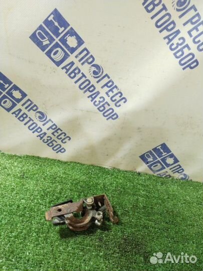 Кнопка лючка бензобака Hyundai Elantra Iii (Xd2)