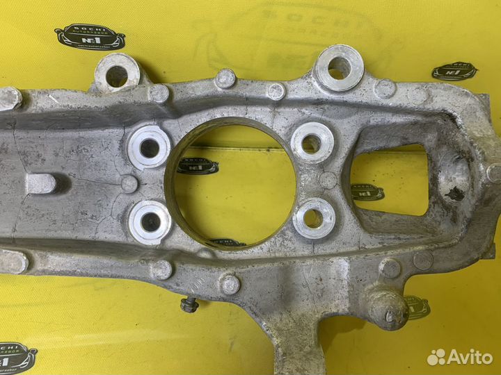 Кулак Левый Инфинити FX37 FX50 QX70