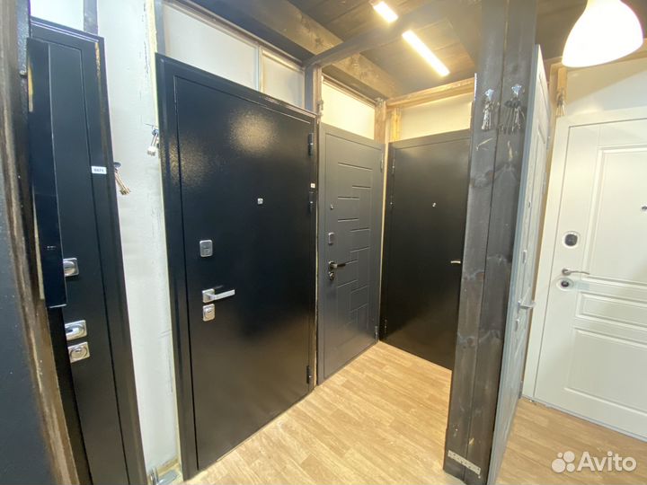 Дверь входная в квартиру