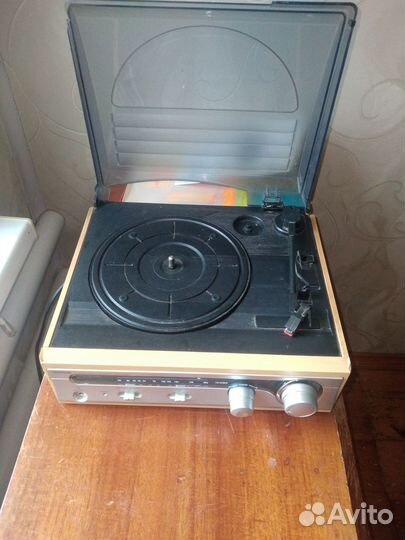 Проигрыватель пластинок с радио