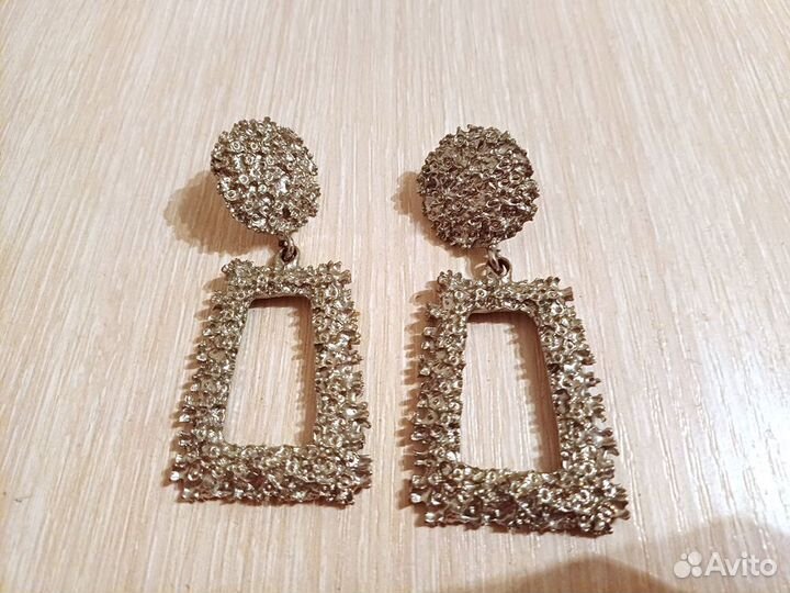 Стильные серьги