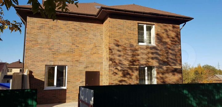 Коттедж 220 м² на участке 10 сот.