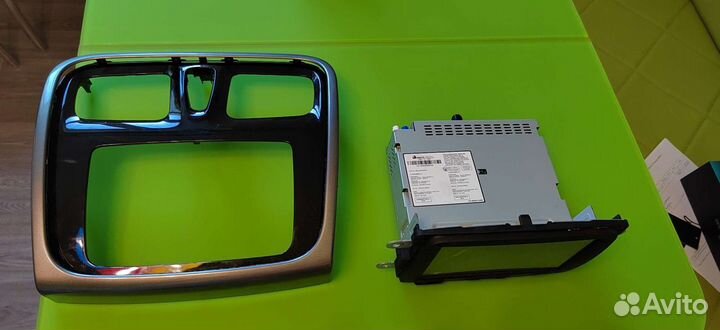 Штатная магнитола на Renault Logan 2