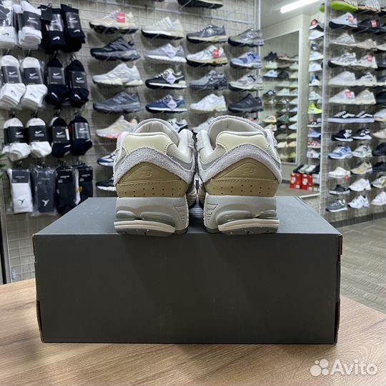 Кроссовки женские New Balance 2002R Angora 38-41