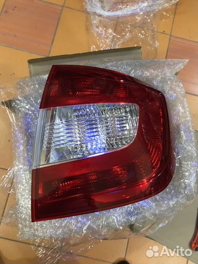 Фонарь правый skoda rapid 12-20г LH/RH