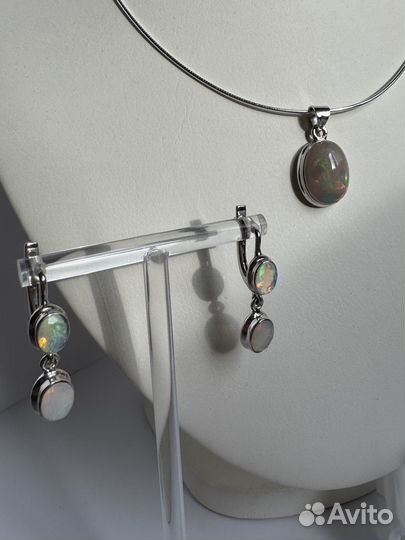 Серебряные серьги и кольцо с эфиопским опалом