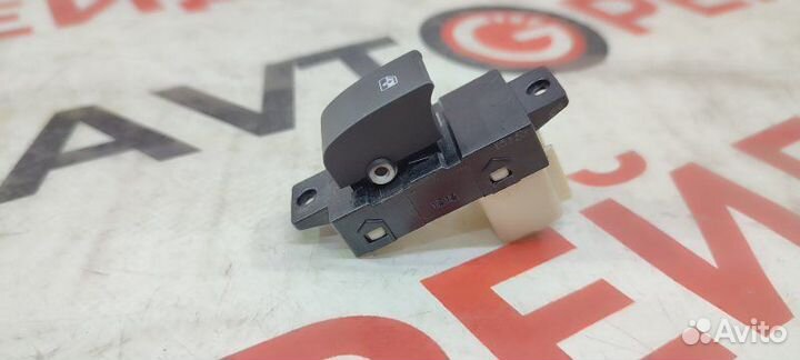 Кнопка стеклоподъемника Chevrolet Captiva C100 LE5