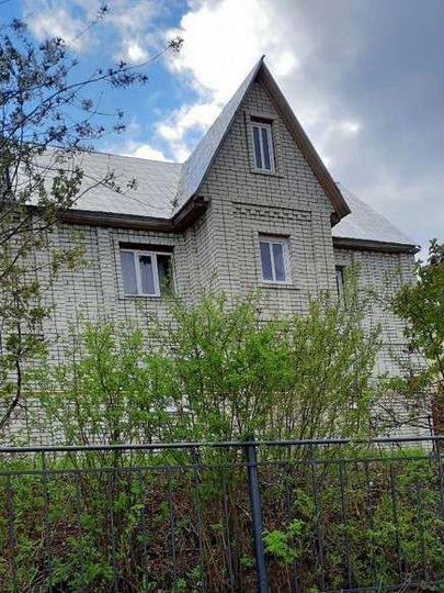 Коттедж 200 м² на участке 13 сот.