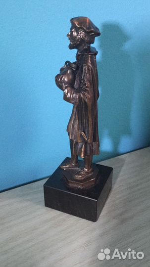 Антикварная статуэтка