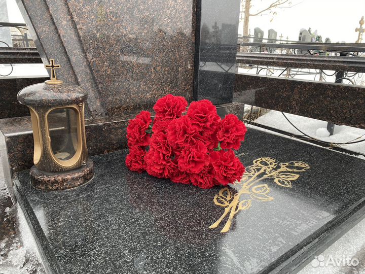 Искусственные цветы гвоздики