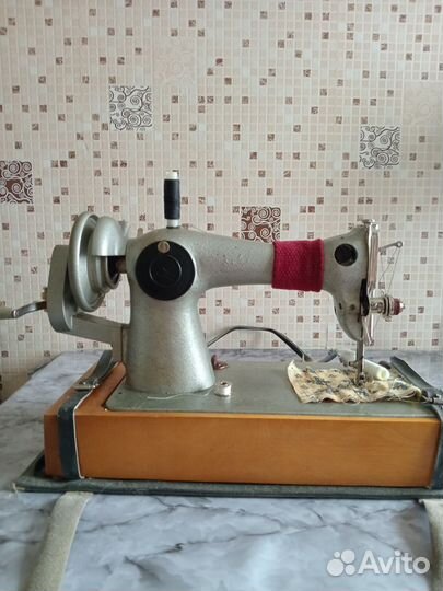 Швейная машина Подольск ручная