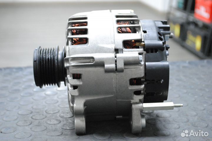 Генератор VW Crafter 2.5 TDi, Passat 2.0 TDi Valeo