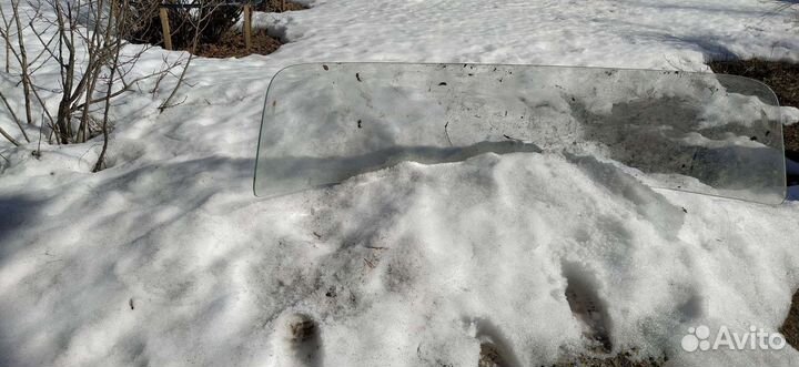 Стекло заднее на Волгу.Бесплатно