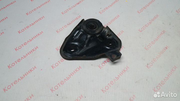 Nissan 21543-4M410 Кронштейн радиатора L