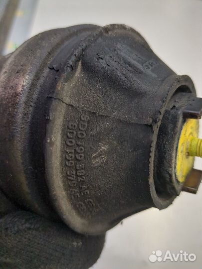 Подушка крепления двигателя Volkswagen Passat 5, 2