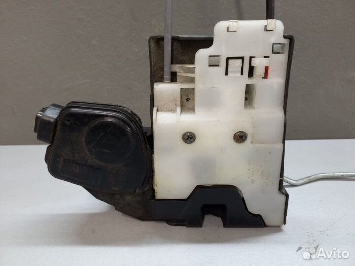 Замок двери передний правый Kia Sportage 2 2008