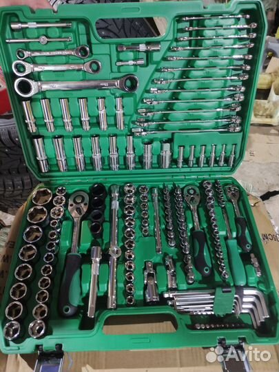 Профессиональный набор инструмента (ключей)