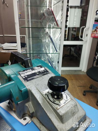 Рубанок Makita 1806B