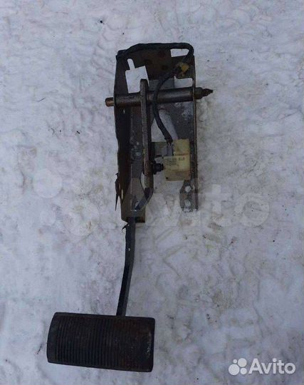 Педаль тормоза Chrysler Stratus 1999