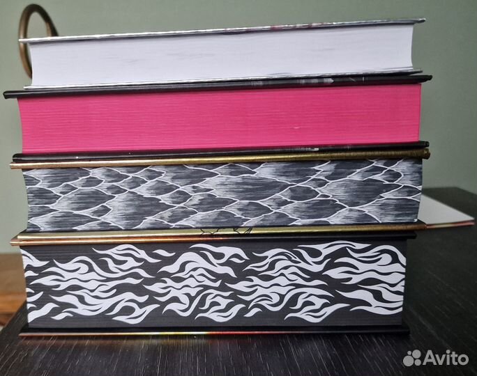 Книги четвёртое крыло, железное пламя, Вавилон