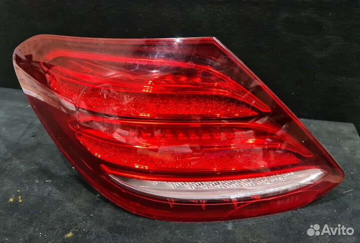 Задний левый фонарь Mercedes W213 с дефектом