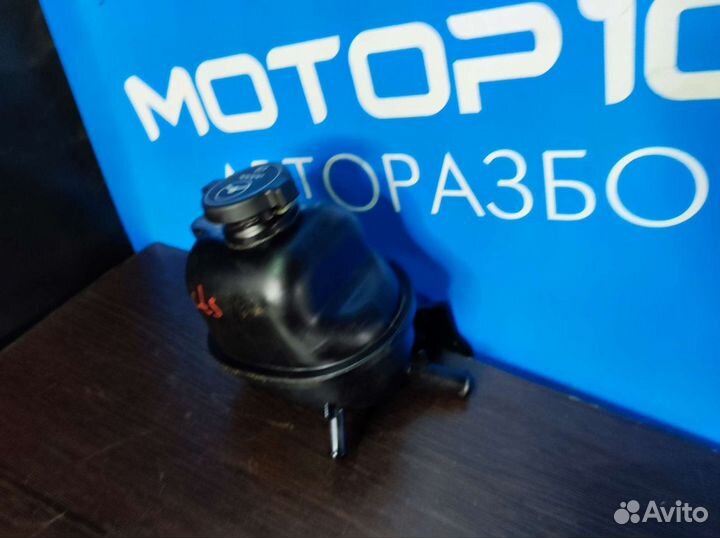 Бачок гура Cadillac CTS 2