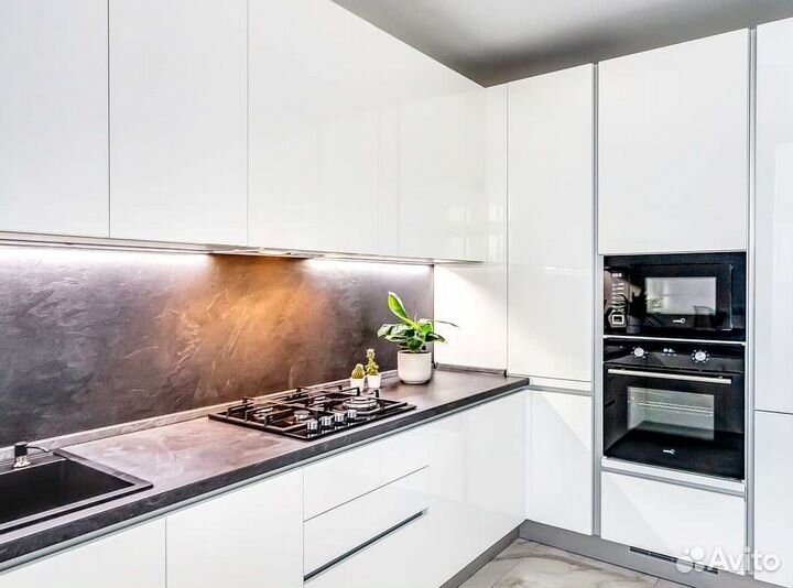 Угловой кухонный гарнитур современный