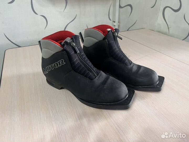 Лыжные ботинки