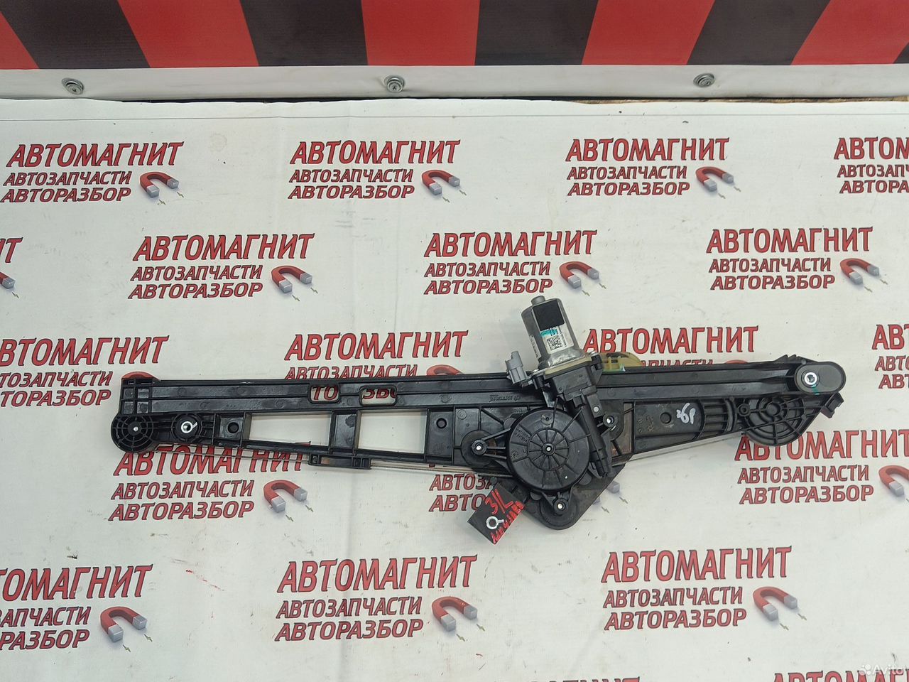 Стеклоподъемник задний левый Geely Monjaro