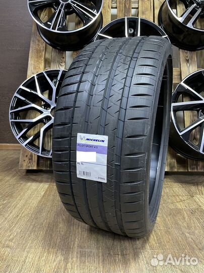 Michelin Pilot Sport 4 S 265/35 R19 98Y
