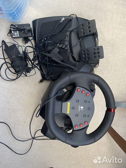 Игровой руль logitech momo