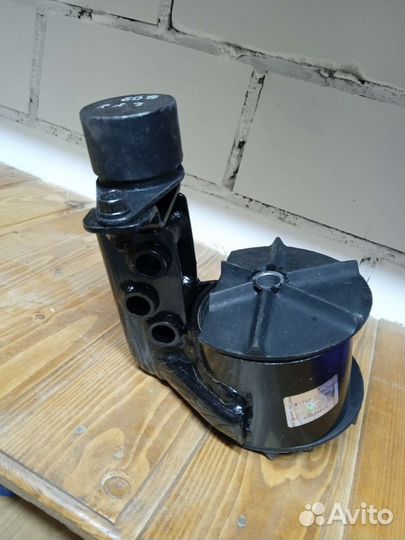 Подушка двигателя